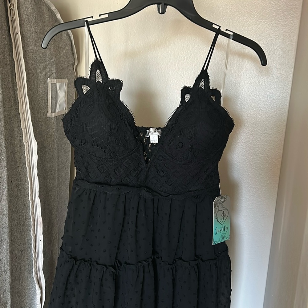 NWT V-Neck Plunge, Lace Dress